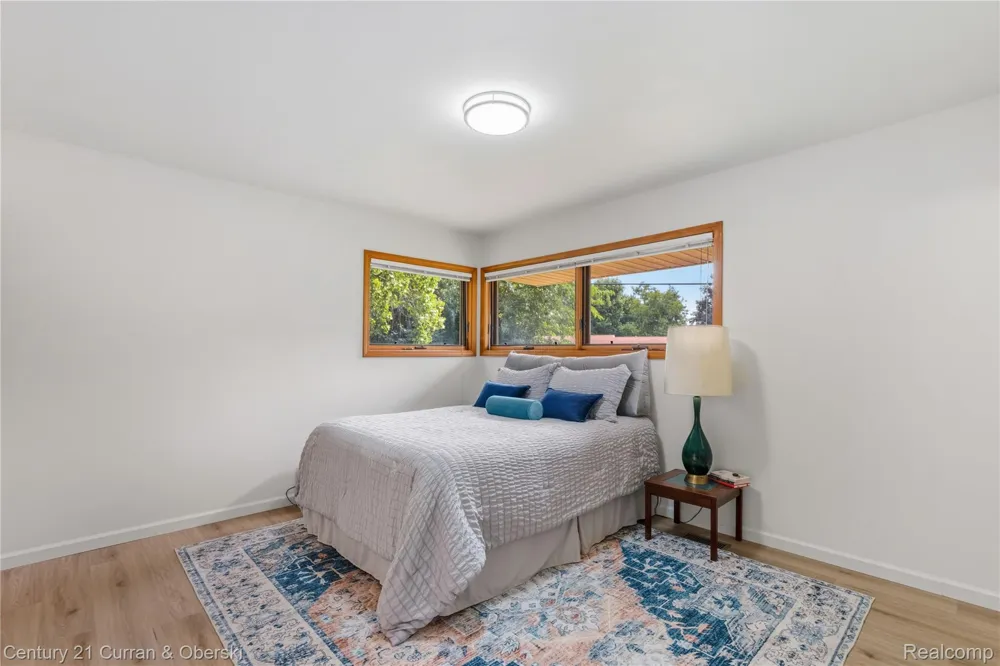 5336 W Briarcliff Knoll Drive West Bloomfield Charter Township, MI 48322