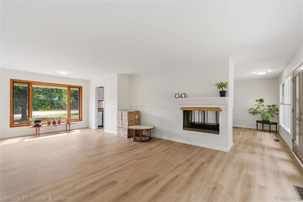 5336 W Briarcliff Knoll Drive West Bloomfield Charter Township, MI 48322