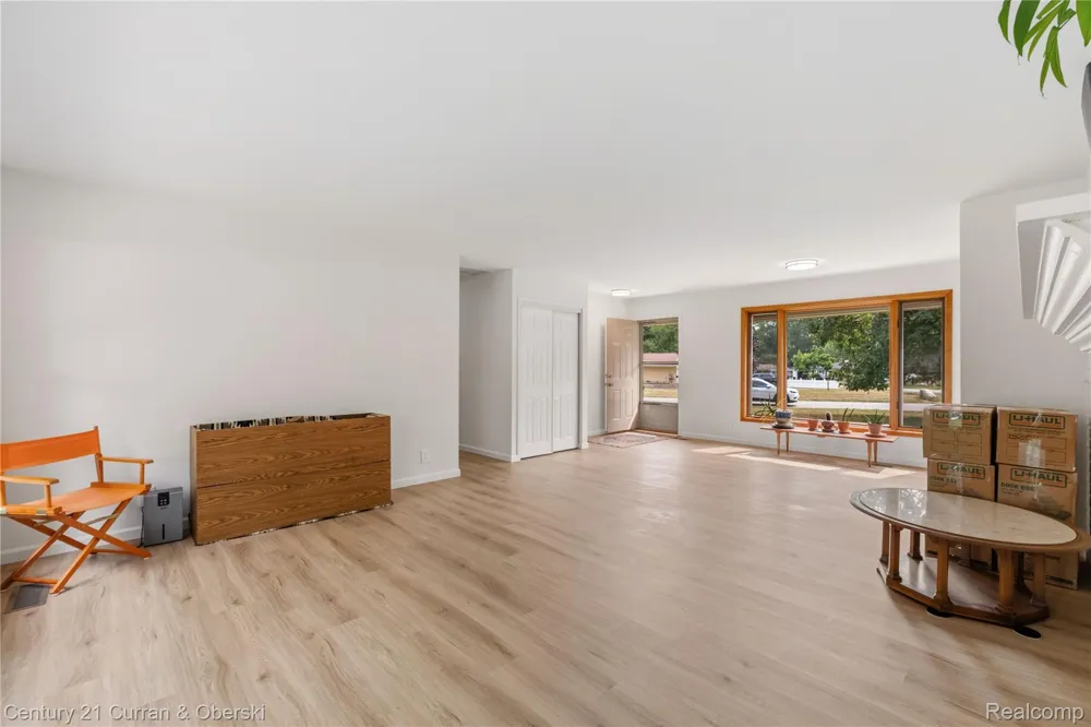 5336 W Briarcliff Knoll Drive West Bloomfield Charter Township, MI 48322