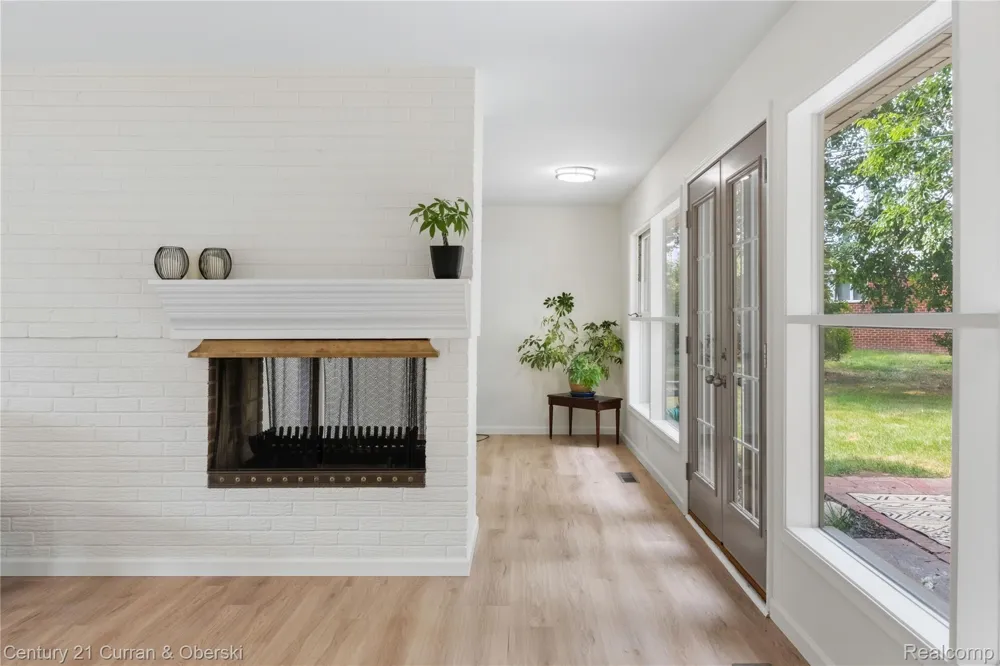 5336 W Briarcliff Knoll Drive West Bloomfield Charter Township, MI 48322