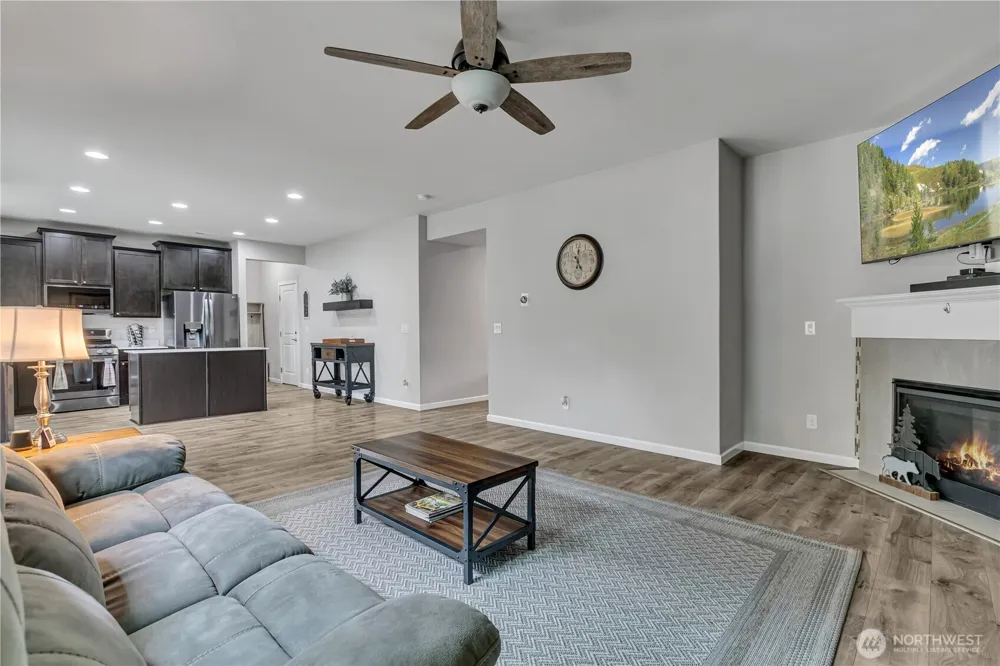 963 Bondgard Avenue Enumclaw, WA 98022