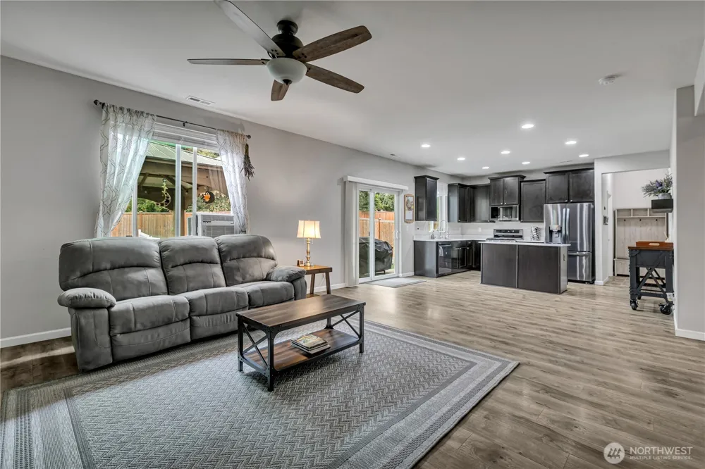 963 Bondgard Avenue Enumclaw, WA 98022