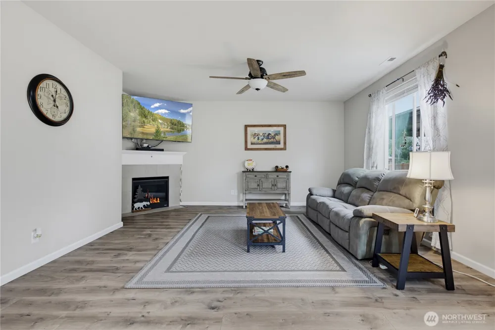963 Bondgard Avenue Enumclaw, WA 98022