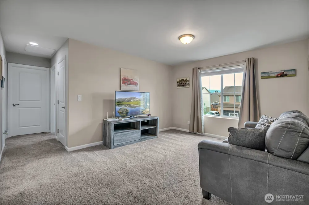 963 Bondgard Avenue Enumclaw, WA 98022