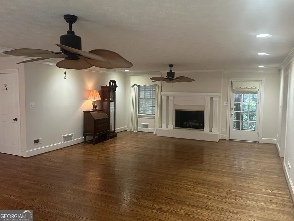2473 Whispering Pines DR SW Grayson, GA 30017
