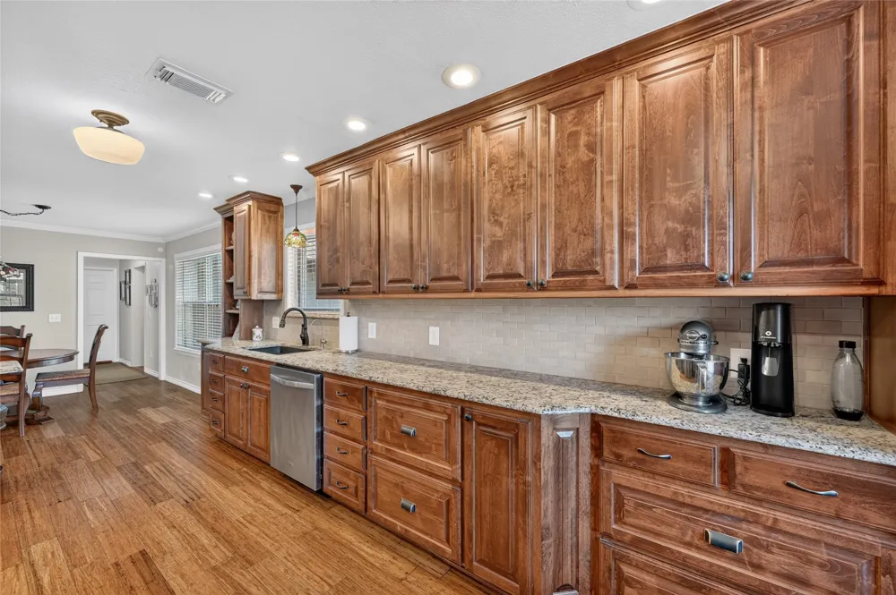 1413 W State Highway 56 Bonham, TX 75418