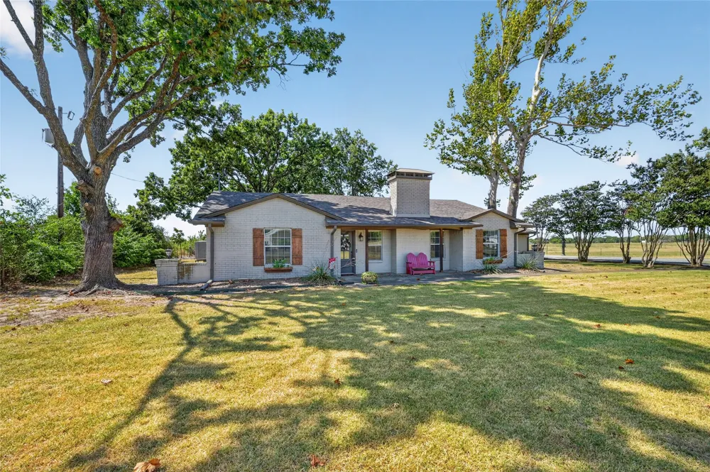 1413 W State Highway 56 Bonham, TX 75418
