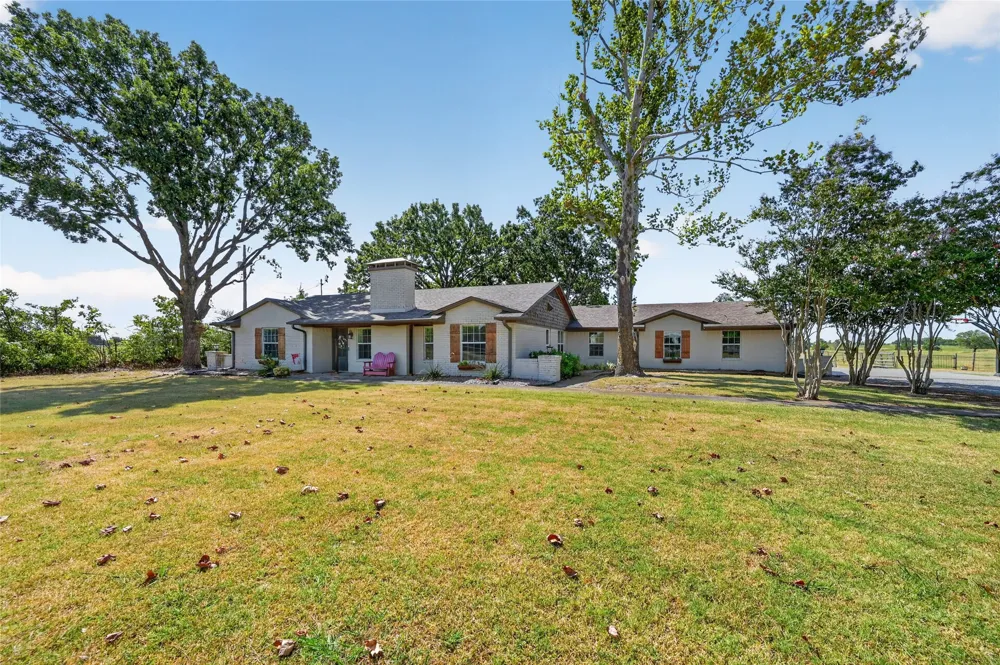 1413 W State Highway 56 Bonham, TX 75418