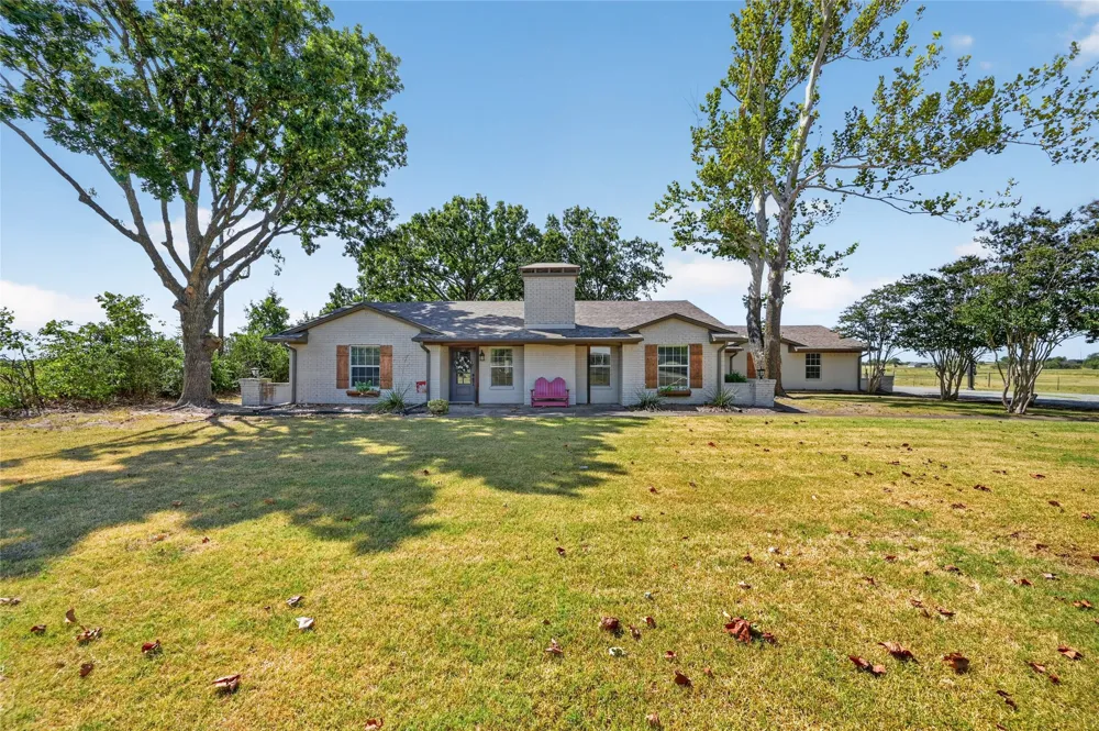 1413 W State Highway 56 Bonham, TX 75418