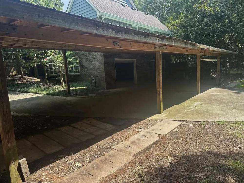 2473 Whispering Pines Drive SW Grayson, GA 30017