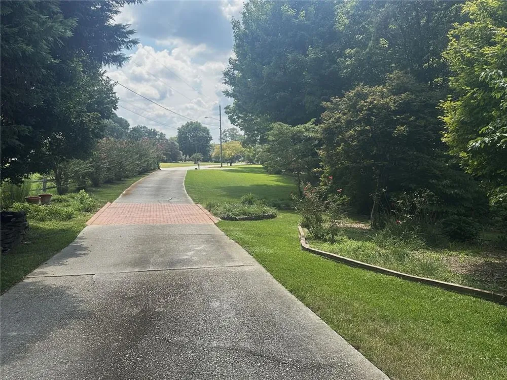 2473 Whispering Pines Drive SW Grayson, GA 30017
