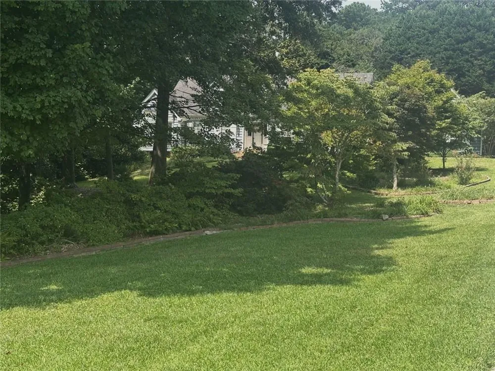 2473 Whispering Pines Drive SW Grayson, GA 30017