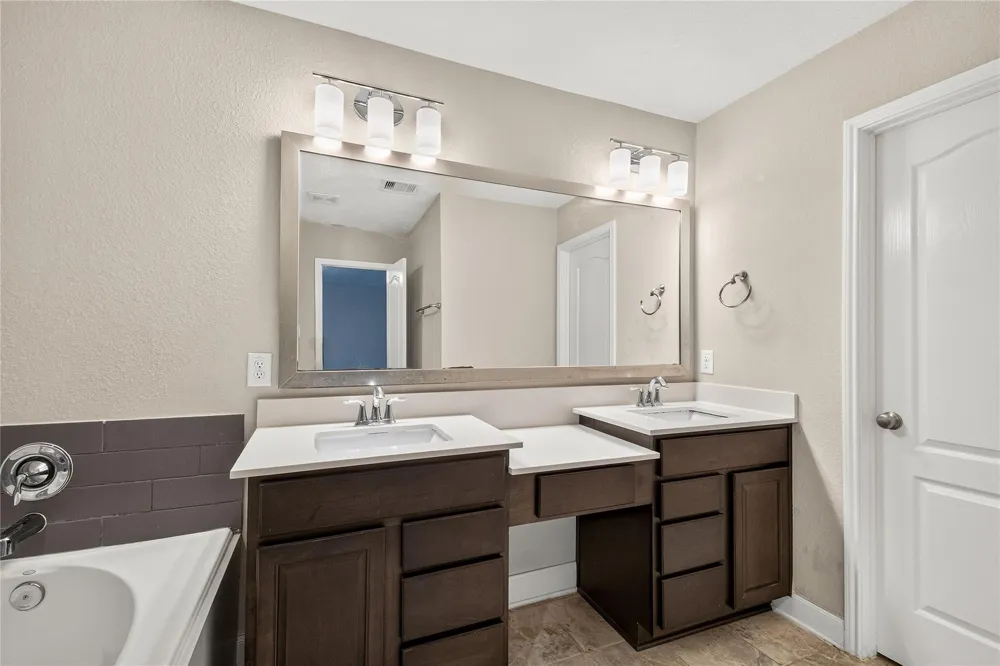 10214 Pinewood Fox Drive Houston, TX 77080