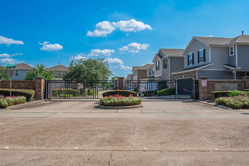 10214 Pinewood Fox Drive Houston, TX 77080