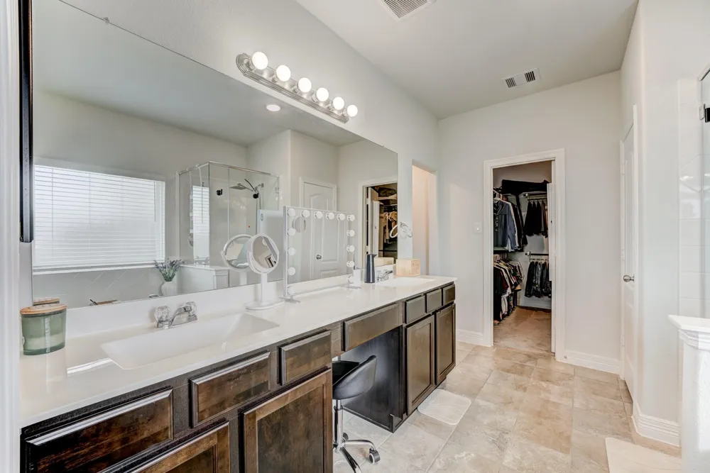 1926 Temple Grove Drive Rosharon, TX 77583