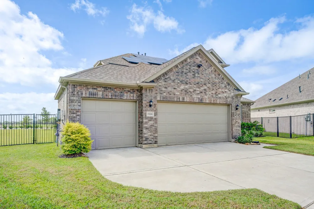 1926 Temple Grove Drive Rosharon, TX 77583