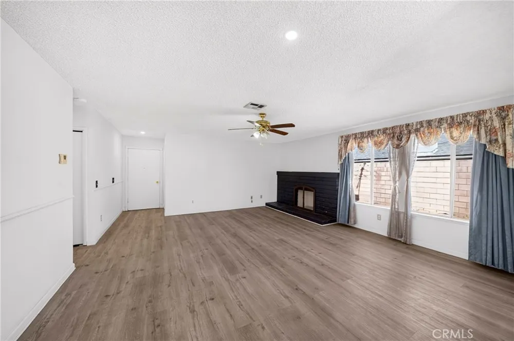 7616 Della Riverside, CA 92503