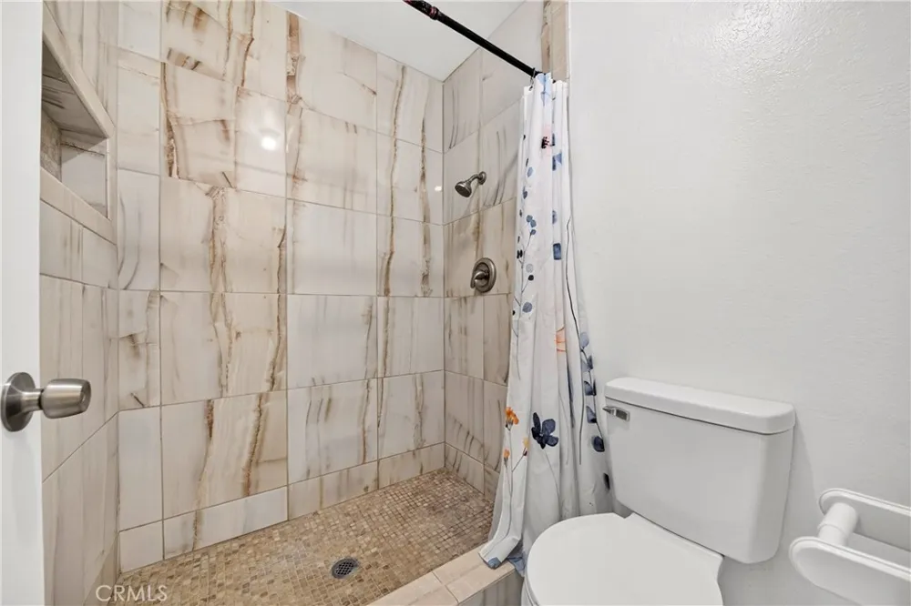 7616 Della Riverside, CA 92503