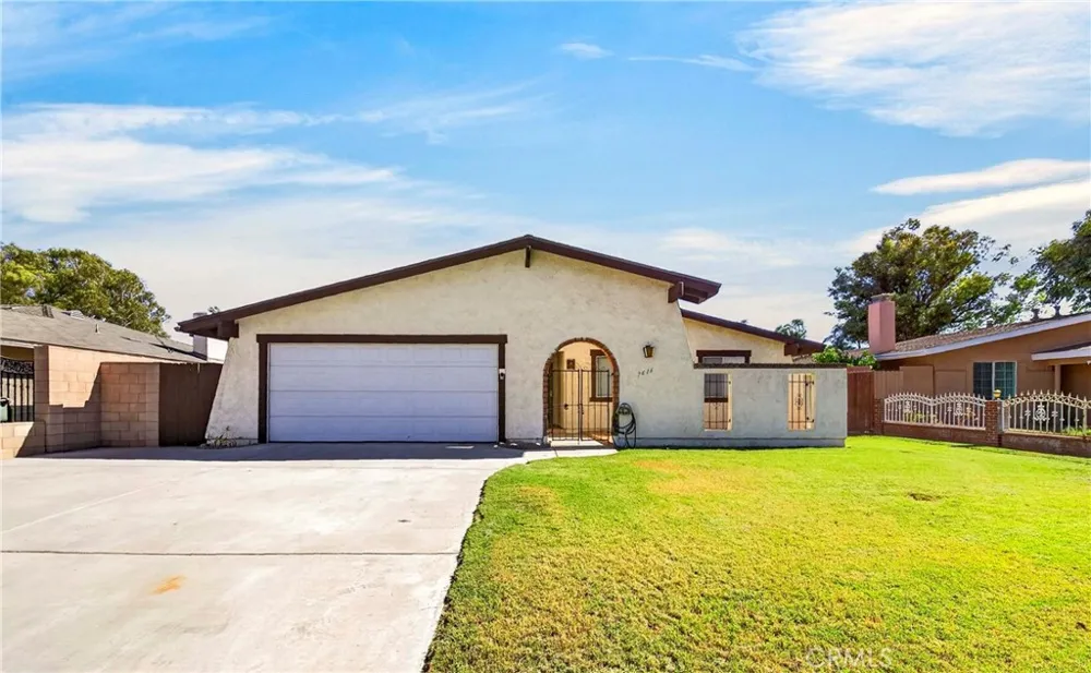 7616 Della Riverside, CA 92503