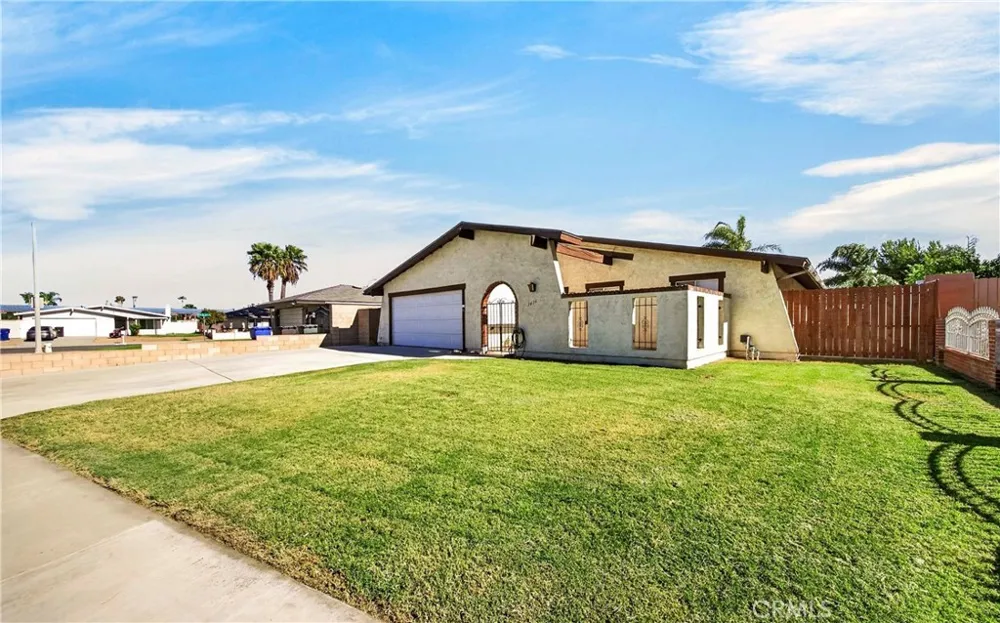 7616 Della Riverside, CA 92503