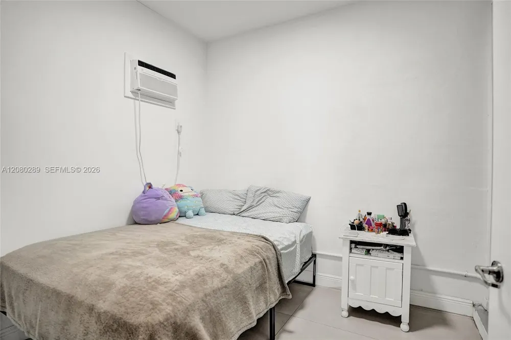 606 NE 191st Ter Miami, FL 33179