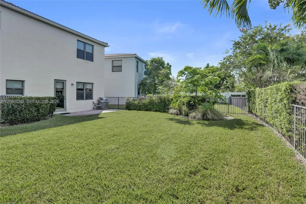 606 NE 191st Ter Miami, FL 33179