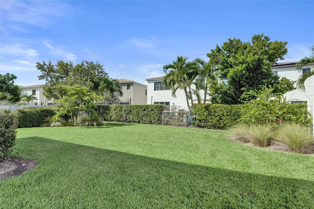 606 NE 191st Ter Miami, FL 33179