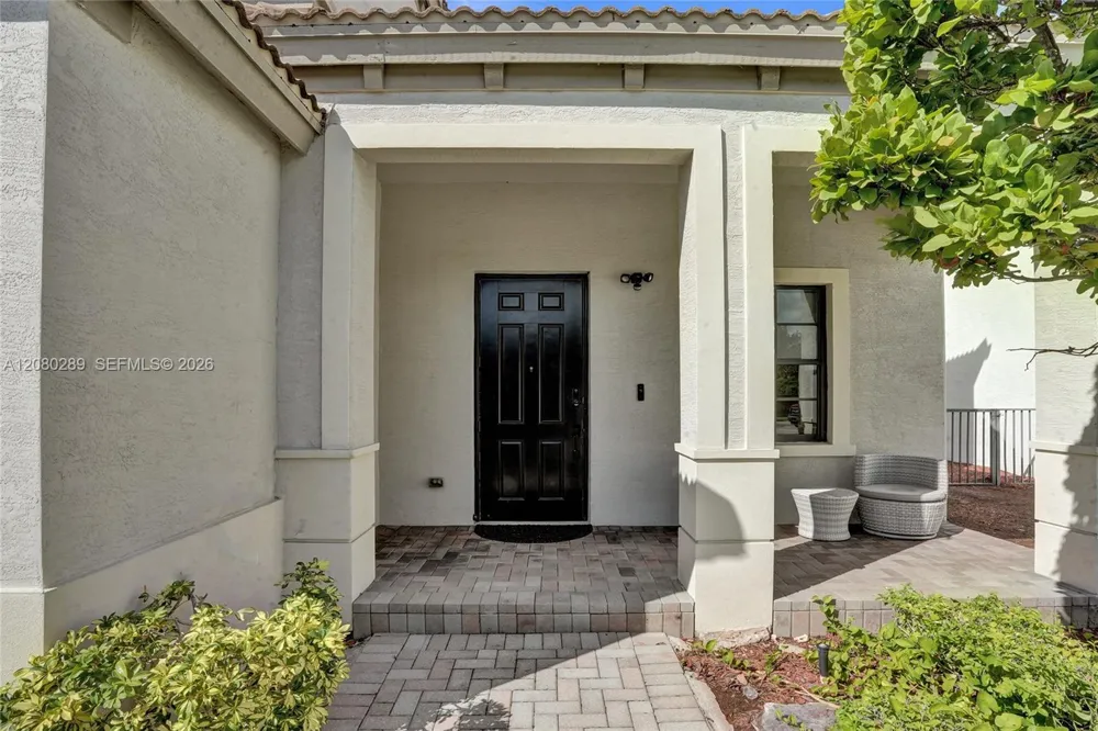 606 NE 191st Ter Miami, FL 33179