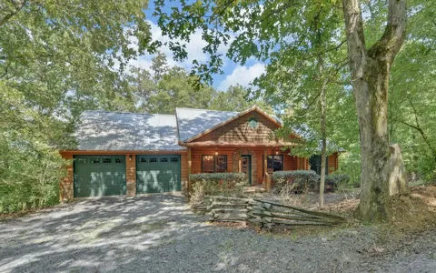 803 Brookhaven Lane