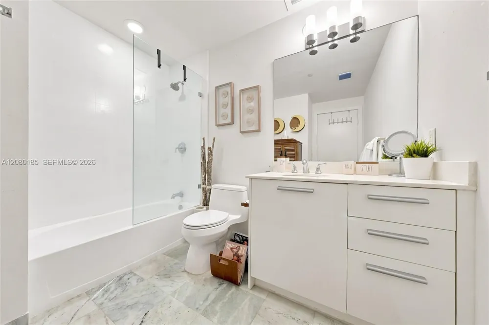1050 Brickell Ave #214 Miami, FL 33131