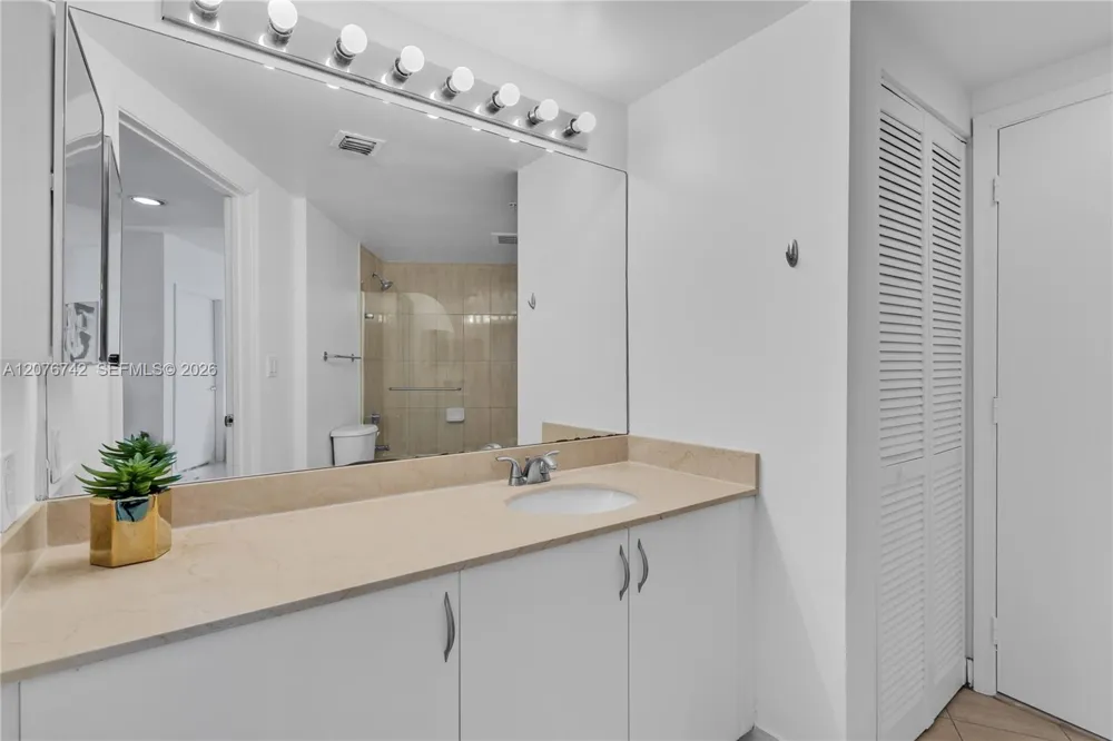 1750 Bayshore Dr #1602 Miami, FL 33132