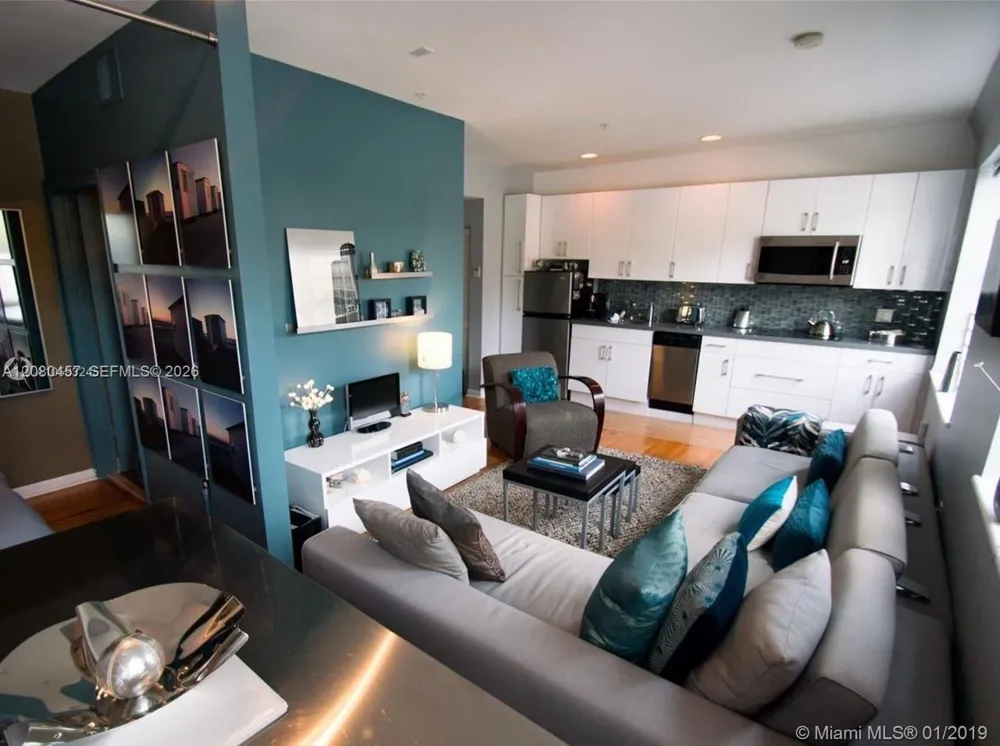 1521 Lenox Ave #203 Miami Beach, FL 33139