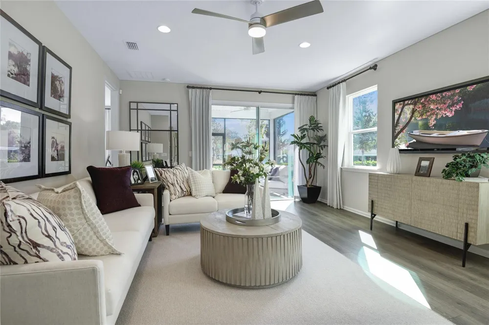5316 SPRING MAIDEN CIRCLE Apollo Beach, FL 33572