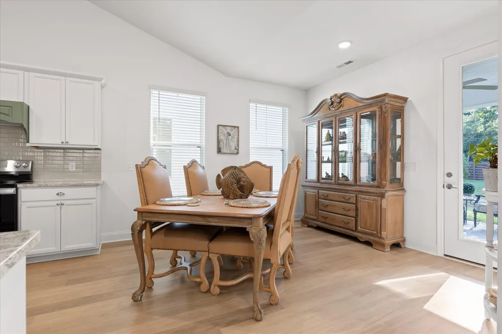 6530 Elizabeth Ann Way Ooltewah, TN 37363