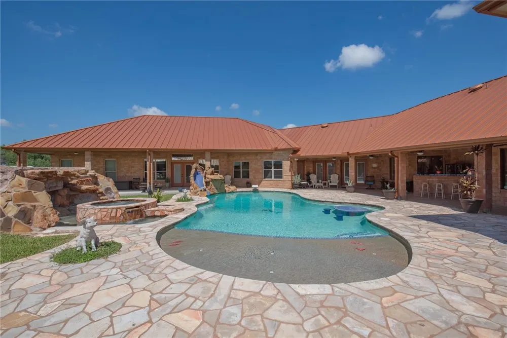 221 W Sage Kingsville, TX 78363