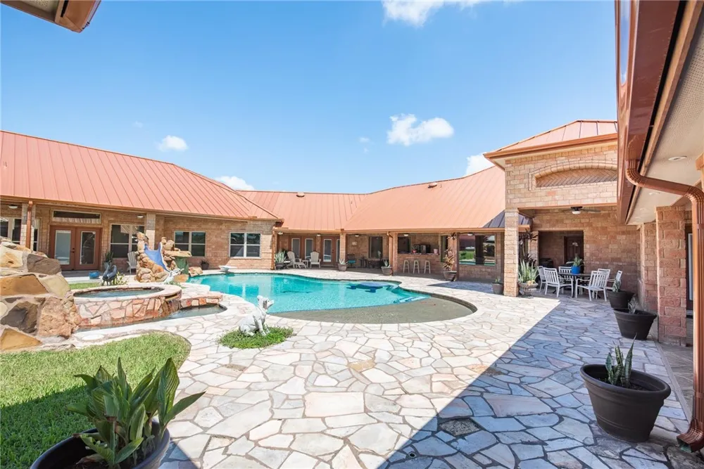 221 W Sage Kingsville, TX 78363