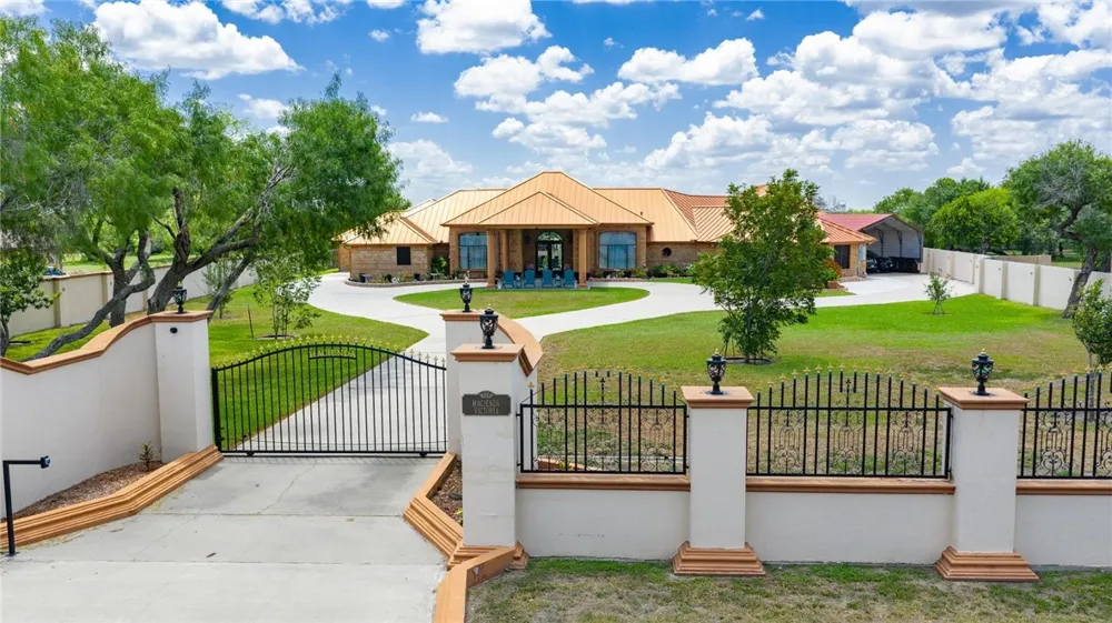 221 W Sage Kingsville, TX 78363