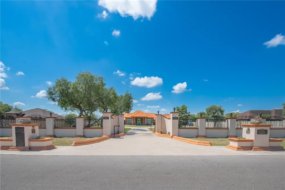 221 W Sage Kingsville, TX 78363