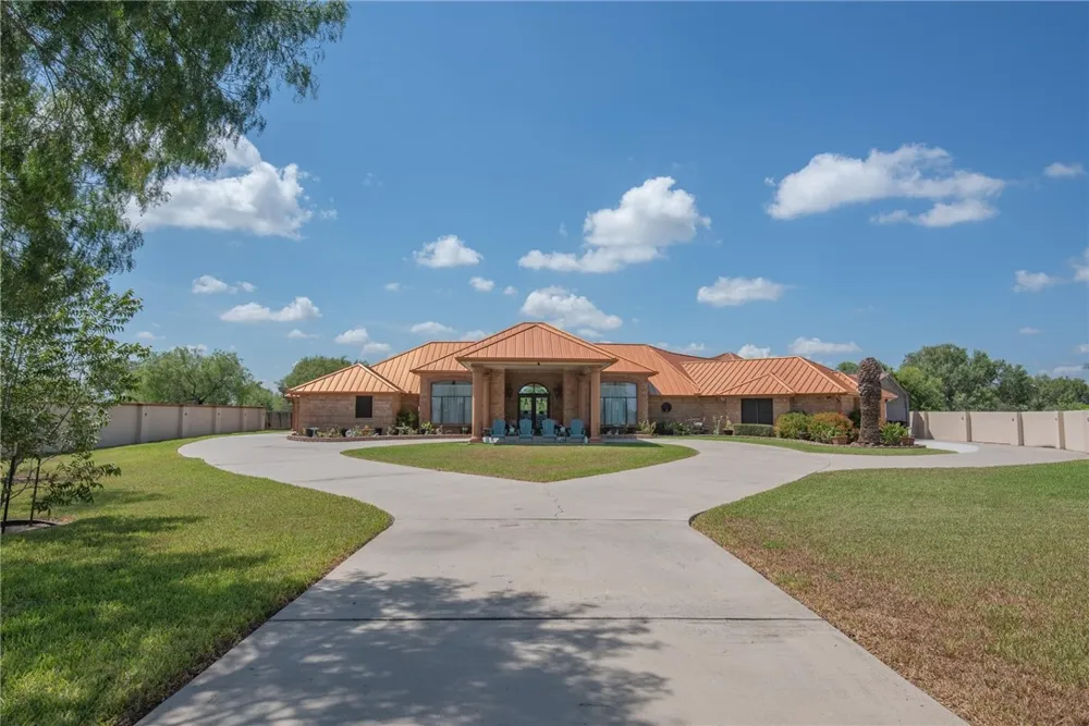 221 W Sage Kingsville, TX 78363