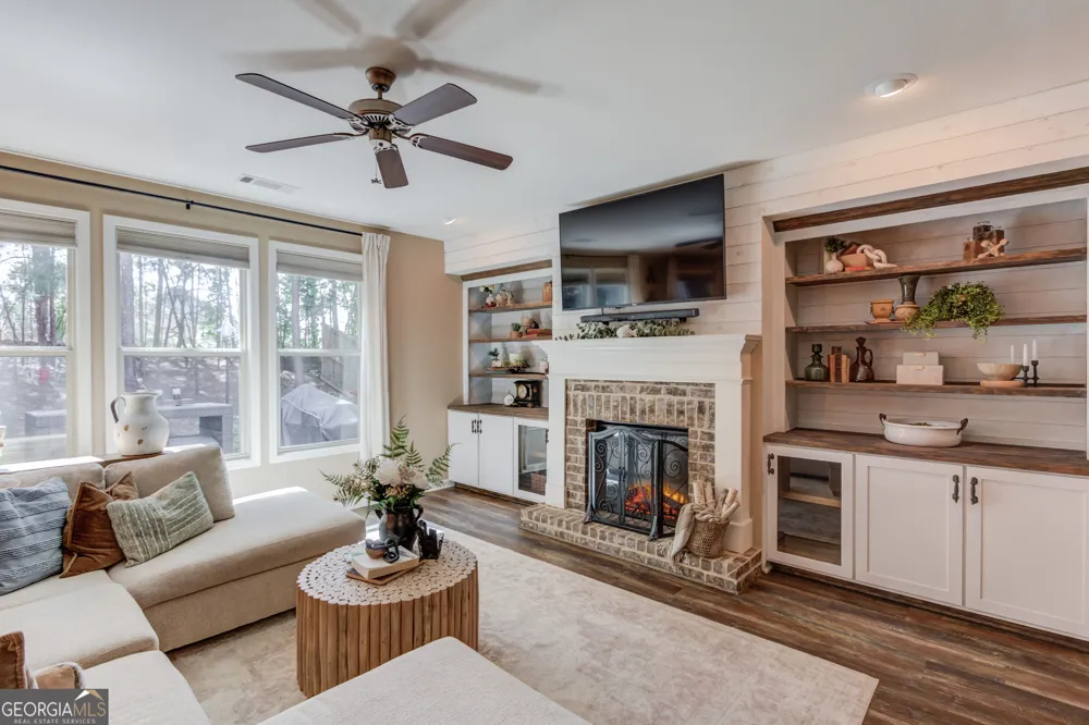6144 Stella Light DR Flowery Branch, GA 30542