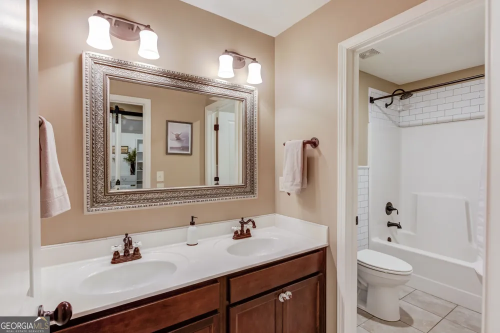 6144 Stella Light DR Flowery Branch, GA 30542