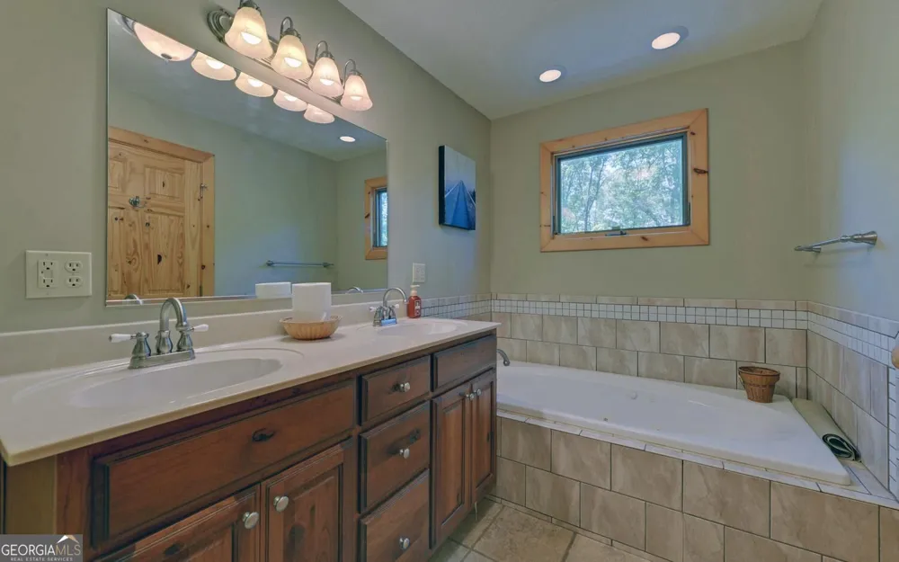 803 Brookhaven LN Blue Ridge, GA 30513