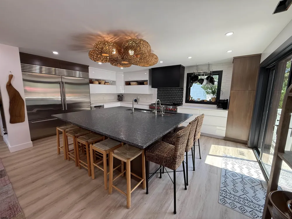 4 Brunswick Ct Margate, NJ 08402
