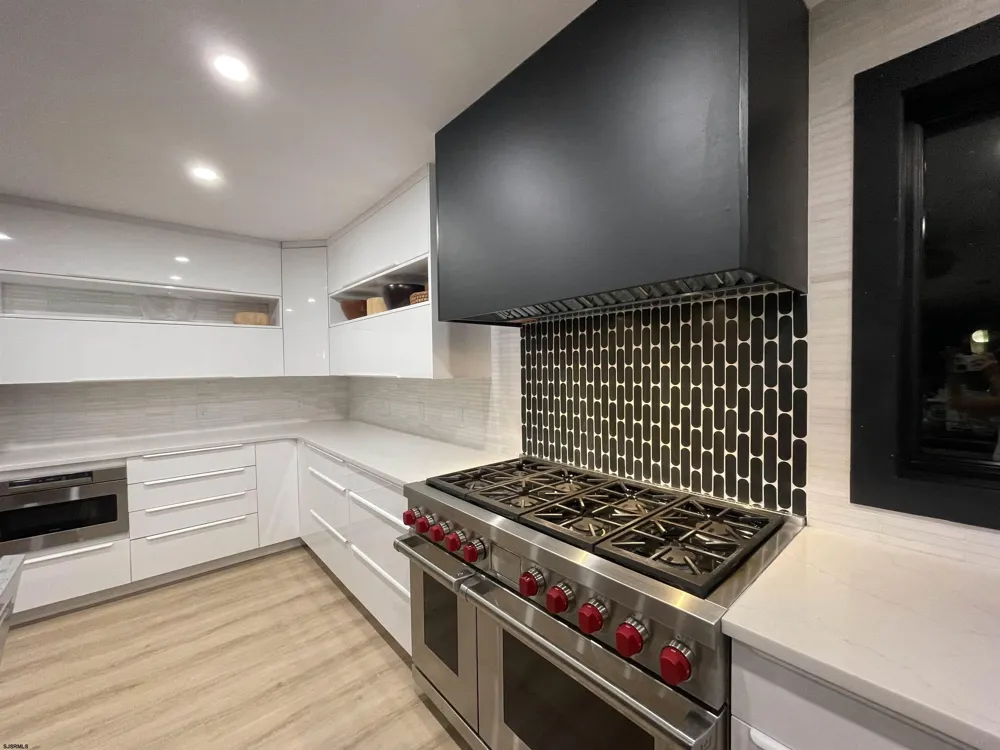 4 Brunswick Ct Margate, NJ 08402