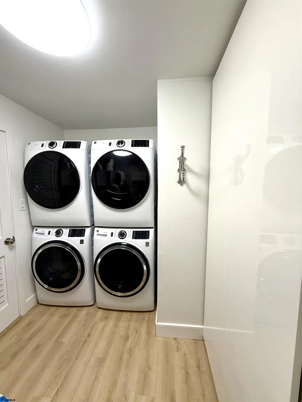 4 Brunswick Ct Margate, NJ 08402
