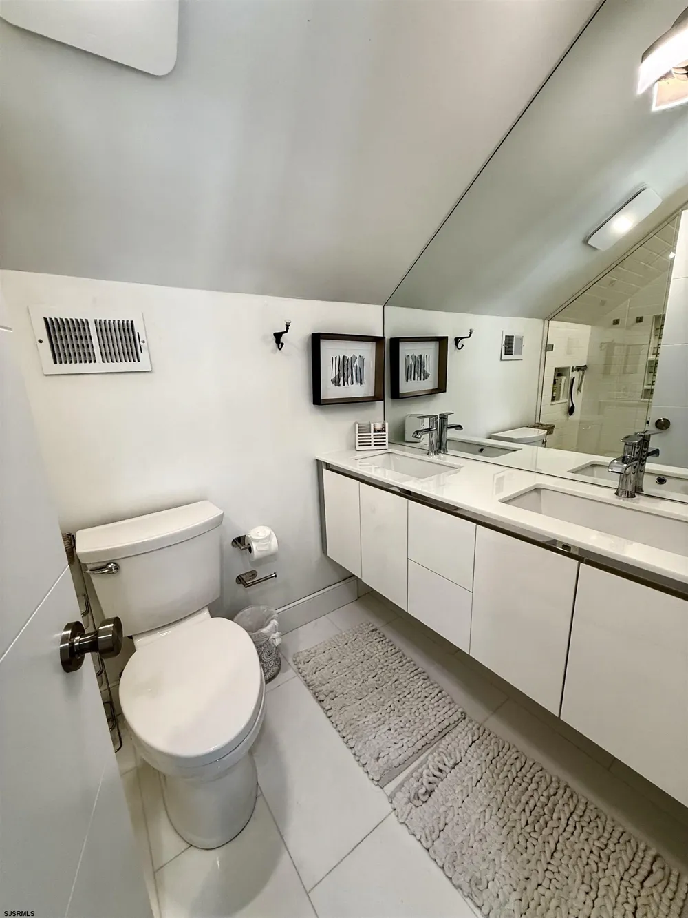 4 Brunswick Ct Margate, NJ 08402