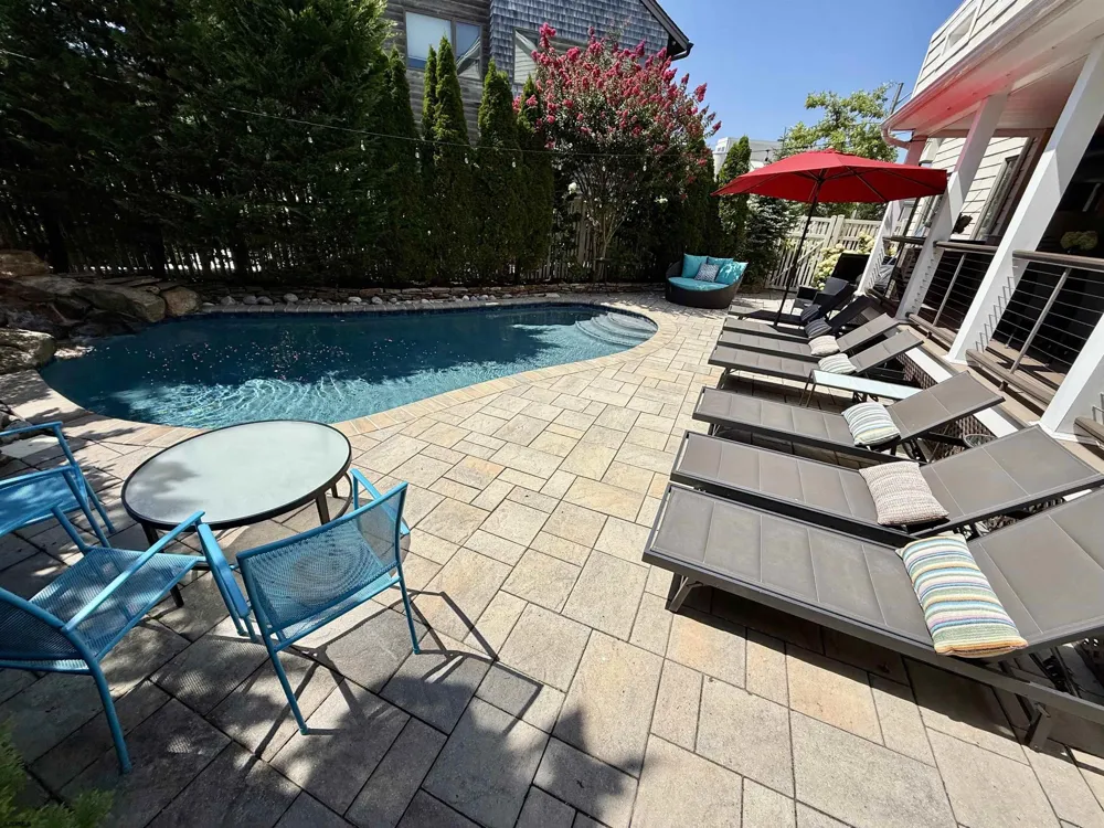 4 Brunswick Ct Margate, NJ 08402