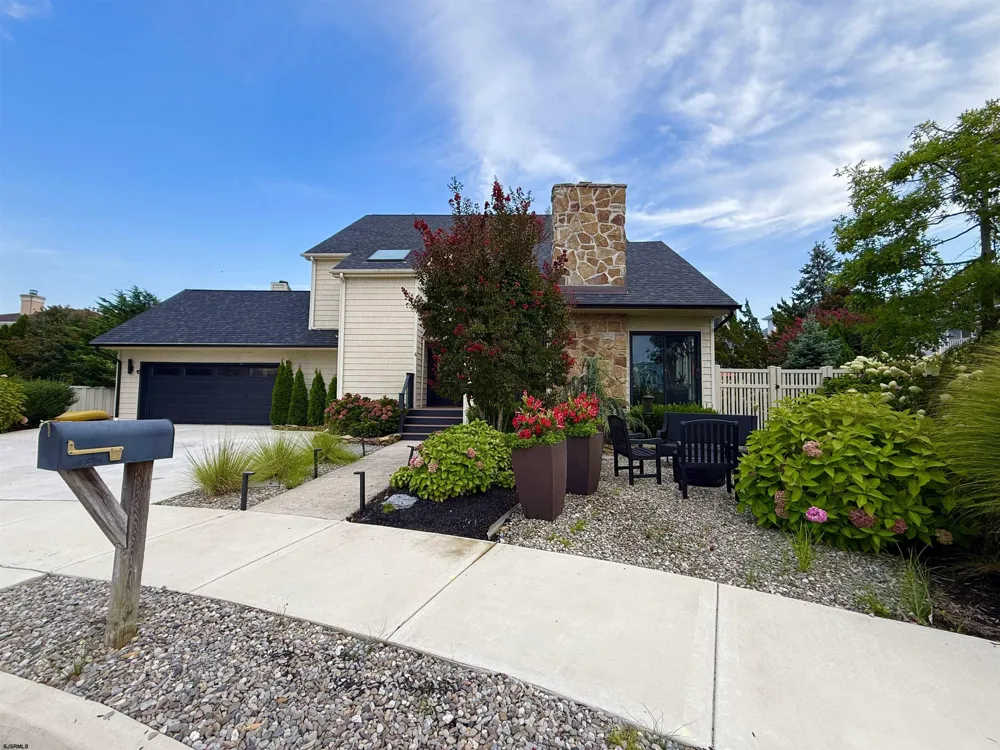 4 Brunswick Ct Margate, NJ 08402