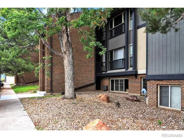 850 W Moorhead Circle #2F Boulder, CO 80305