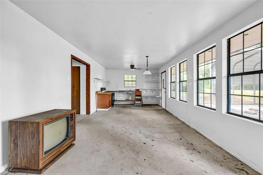3852 County Road 704 Brazoria, TX 77422